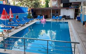 Larsens Suit Hotel